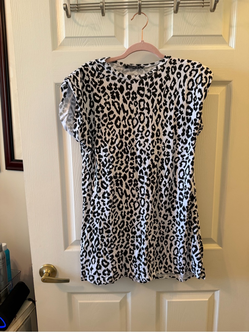 Boohoo Black and White Leopard Print Short Sleeve Tee